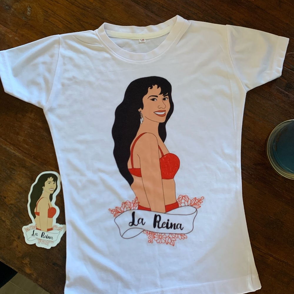 La Reina Selena tee